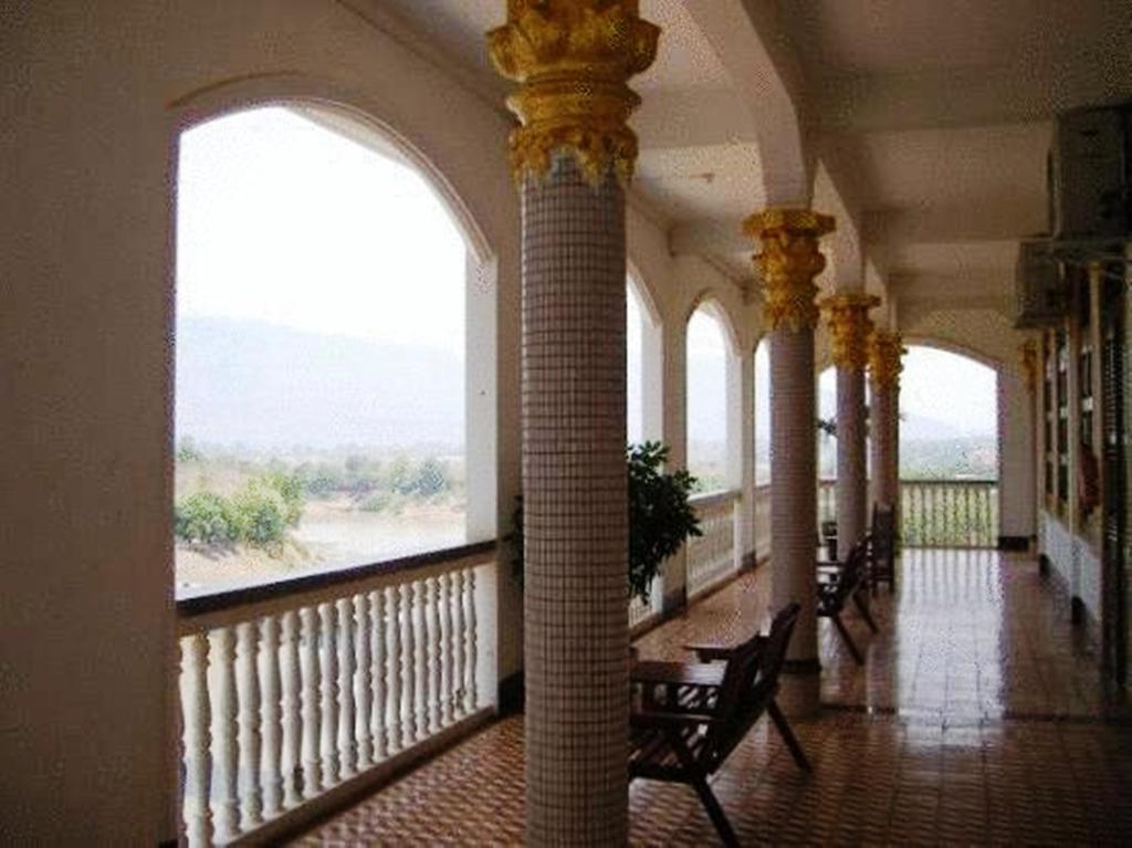 Champasak Palace Hotel Pakse Exterior foto